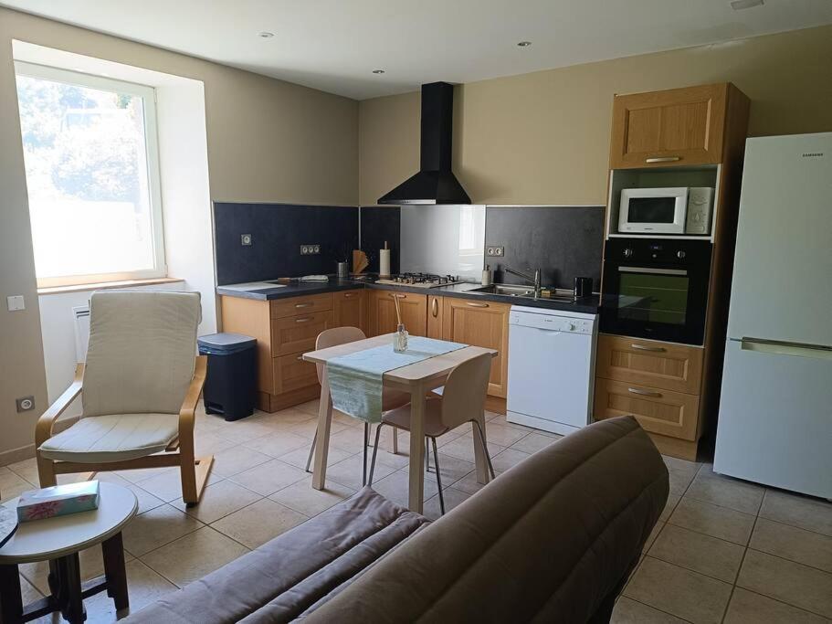 Appartement 2 A 4 Personnes Antraigues 外观 照片