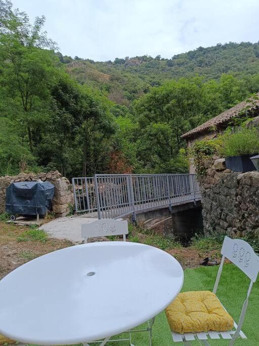 Appartement 2 A 4 Personnes Antraigues 外观 照片